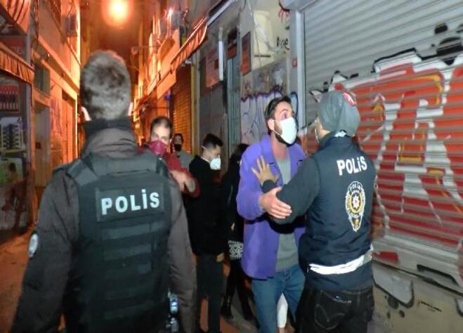 gazete Beyoğlu eğlence mekanlarına baskın